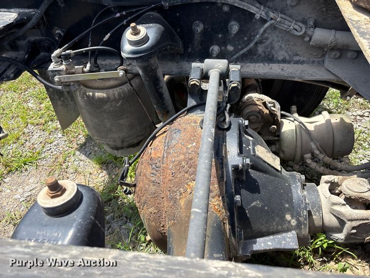 image for item EF1311 2015 Kenworth T680 seed tender trailer