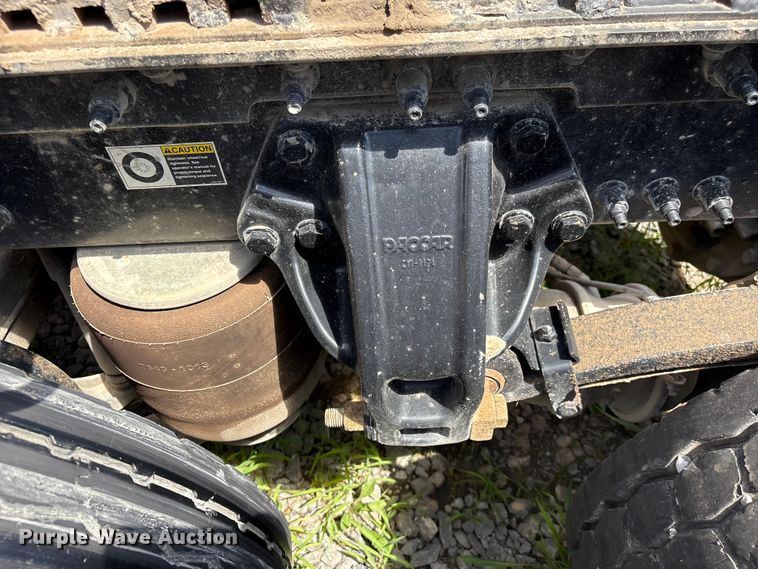 image for item EF1311 2015 Kenworth T680 seed tender trailer