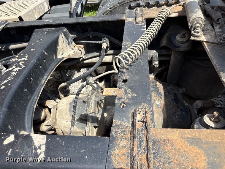 image for item EF1311 2015 Kenworth T680 seed tender trailer