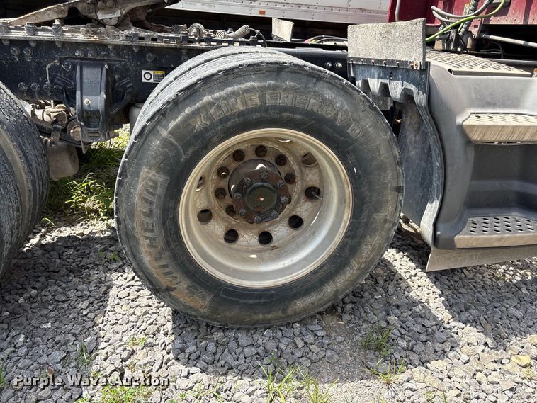 image for item EF1311 2015 Kenworth T680 seed tender trailer