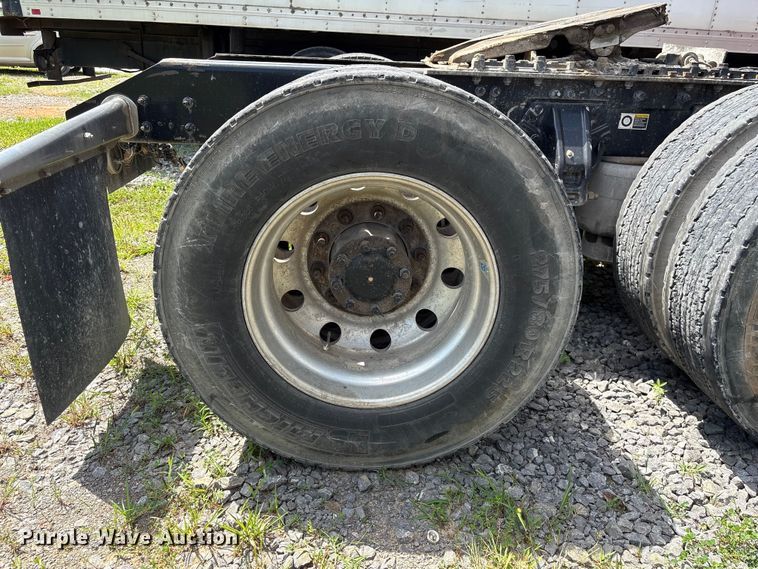image for item EF1311 2015 Kenworth T680 seed tender trailer