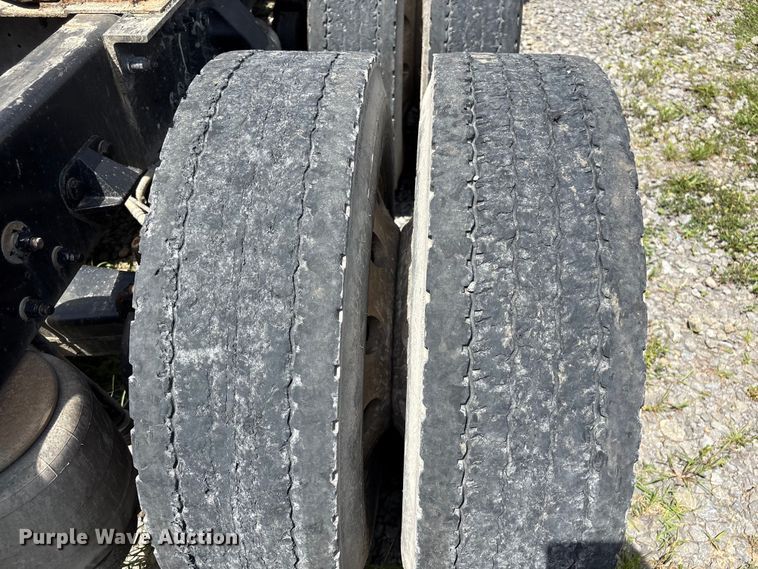 image for item EF1311 2015 Kenworth T680 seed tender trailer