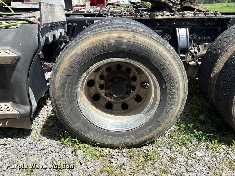 image for item EF1311 2015 Kenworth T680 seed tender trailer