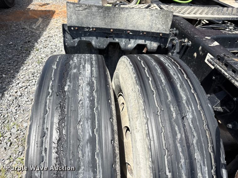 image for item EF1311 2015 Kenworth T680 seed tender trailer