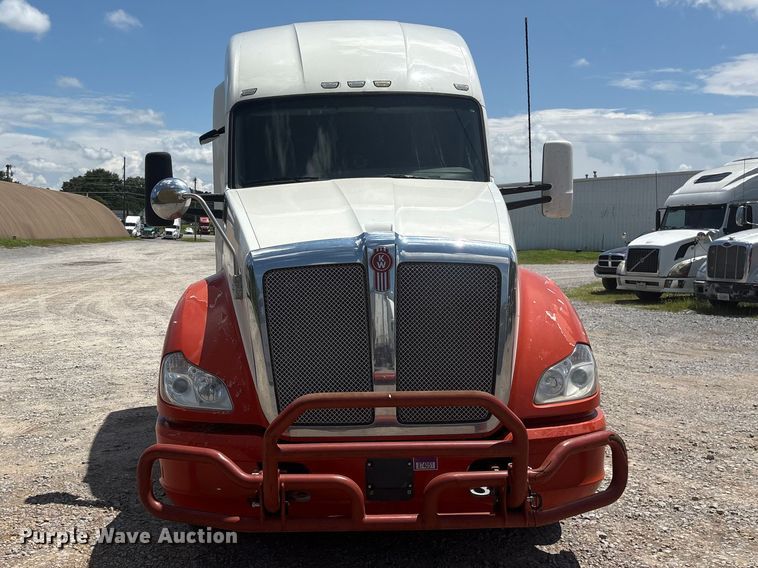 image for item EF1312 2016 Kenworth T680 semi truck