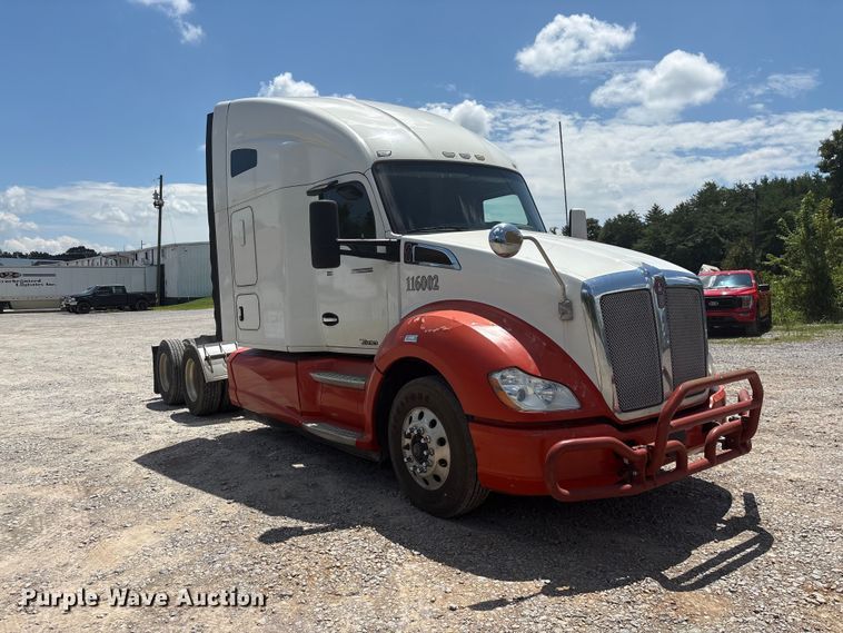 image for item EF1312 2016 Kenworth T680 semi truck