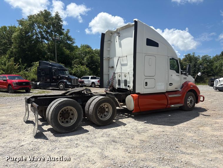 image for item EF1312 2016 Kenworth T680 semi truck