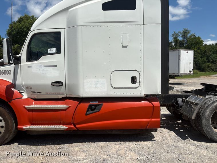 image for item EF1312 2016 Kenworth T680 semi truck