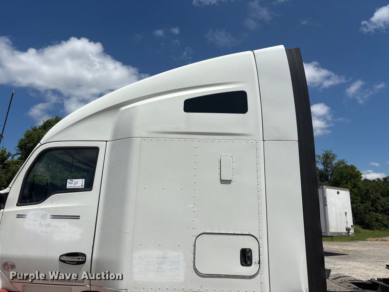 image for item EF1312 2016 Kenworth T680 semi truck