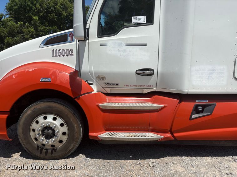 image for item EF1312 2016 Kenworth T680 semi truck