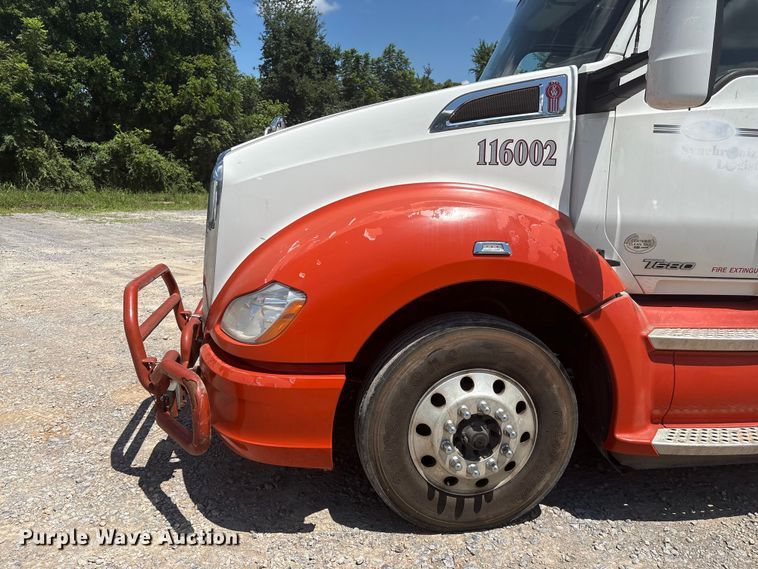 image for item EF1312 2016 Kenworth T680 semi truck