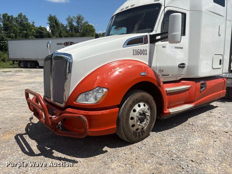 image for item EF1312 2016 Kenworth T680 semi truck