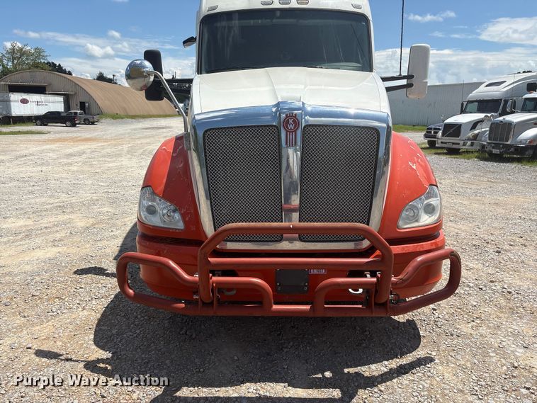image for item EF1312 2016 Kenworth T680 semi truck