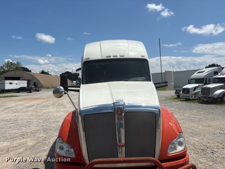 image for item EF1312 2016 Kenworth T680 semi truck