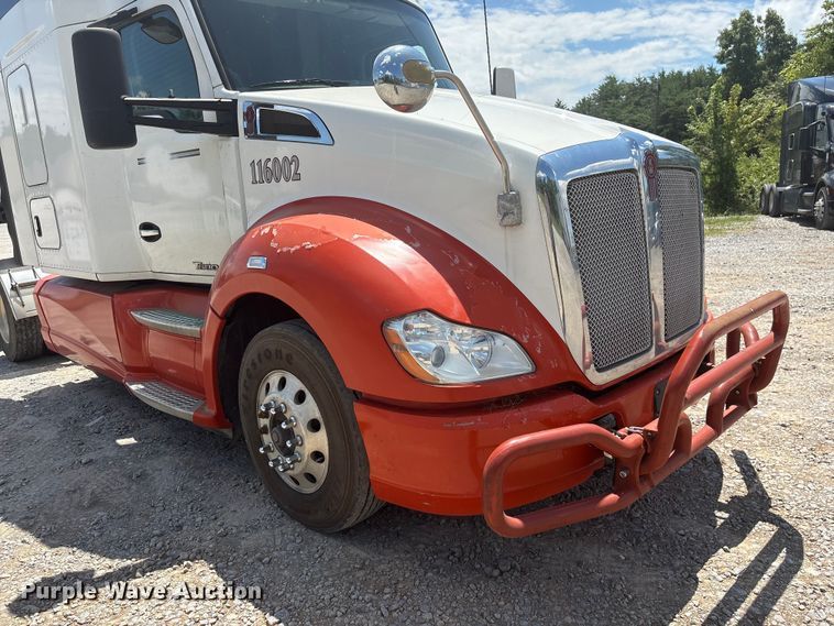 image for item EF1312 2016 Kenworth T680 semi truck