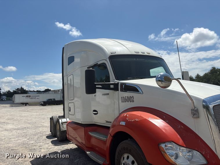 image for item EF1312 2016 Kenworth T680 semi truck