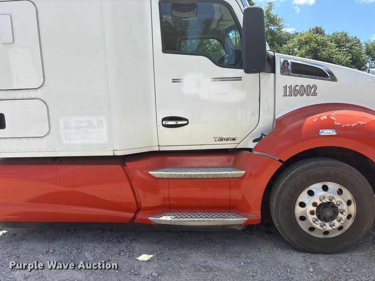 image for item EF1312 2016 Kenworth T680 semi truck