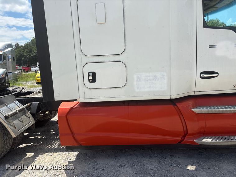 image for item EF1312 2016 Kenworth T680 semi truck
