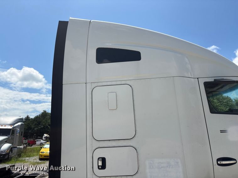 image for item EF1312 2016 Kenworth T680 semi truck