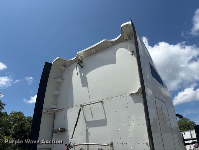 image for item EF1312 2016 Kenworth T680 semi truck