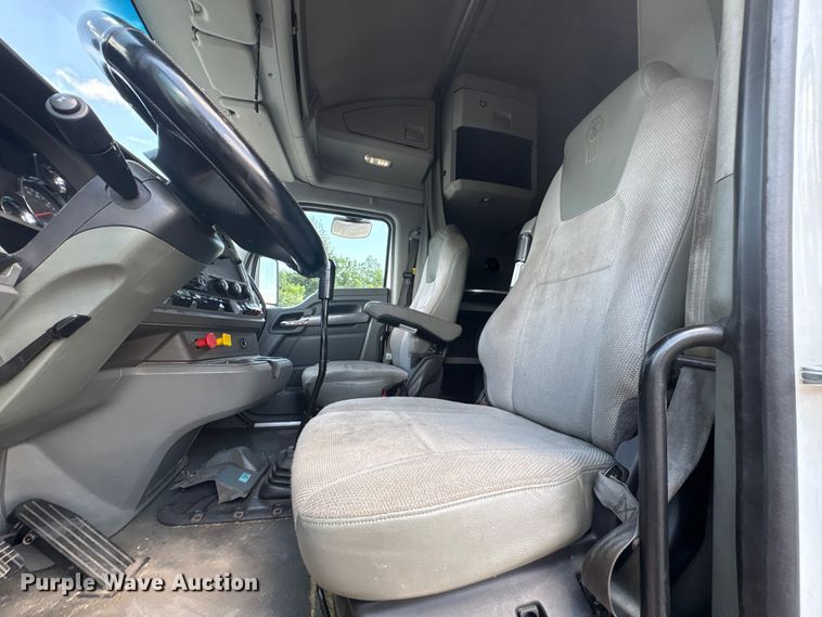 image for item EF1312 2016 Kenworth T680 semi truck