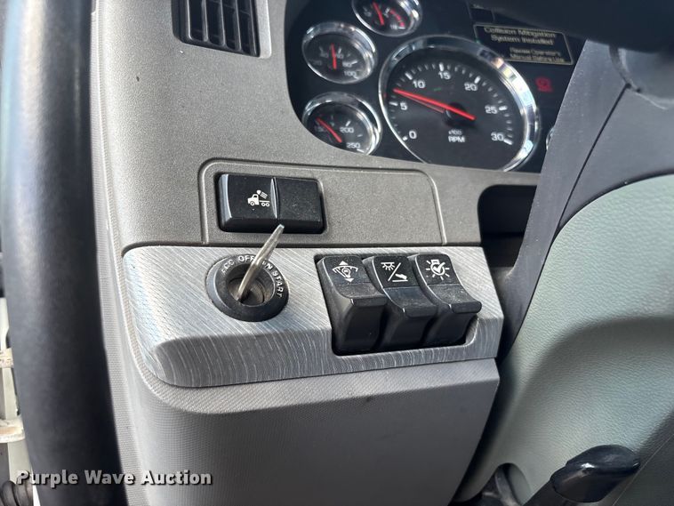 image for item EF1312 2016 Kenworth T680 semi truck