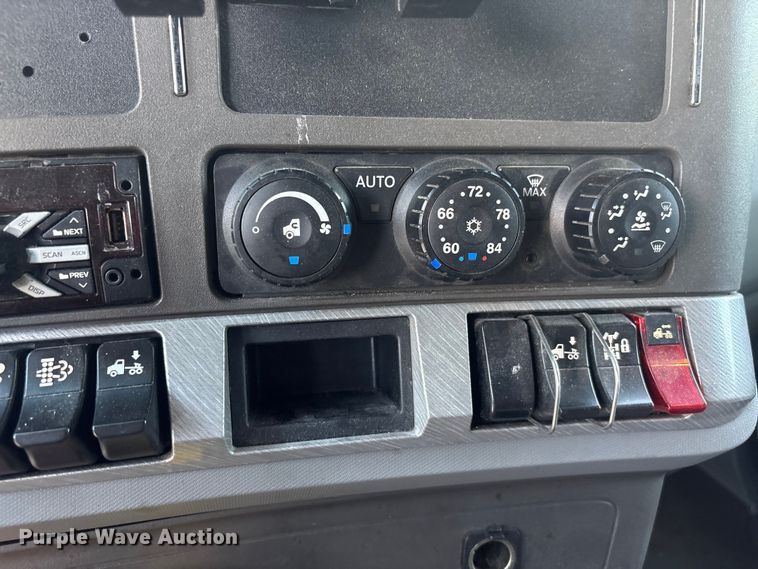 image for item EF1312 2016 Kenworth T680 semi truck