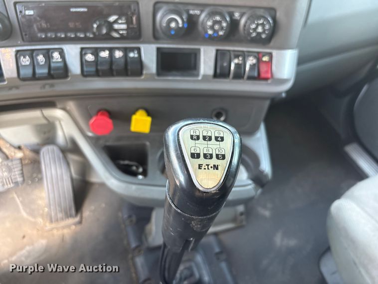 image for item EF1312 2016 Kenworth T680 semi truck
