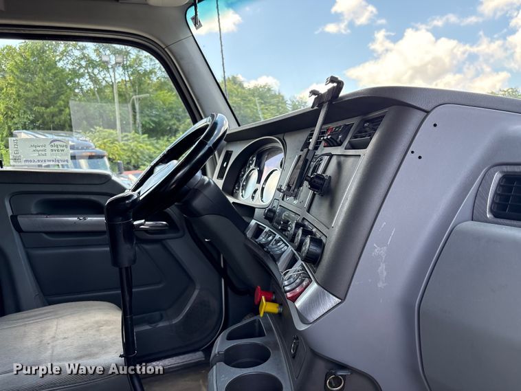 image for item EF1312 2016 Kenworth T680 semi truck