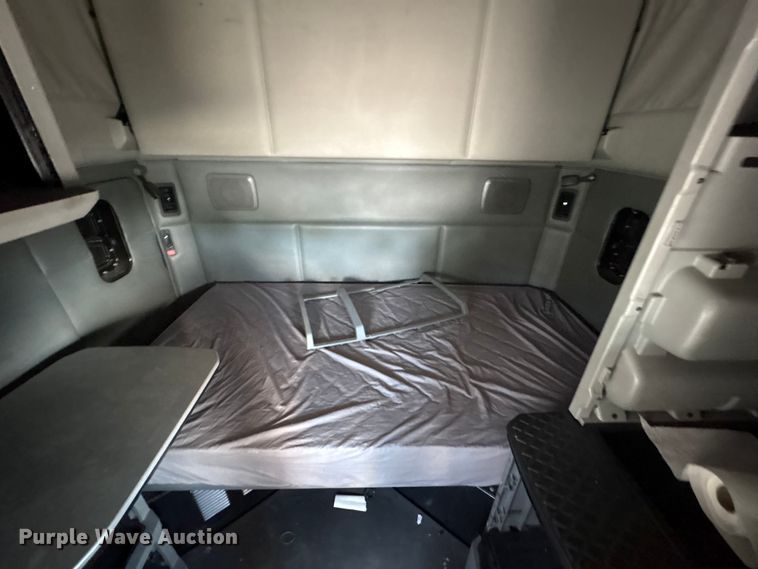 image for item EF1312 2016 Kenworth T680 semi truck