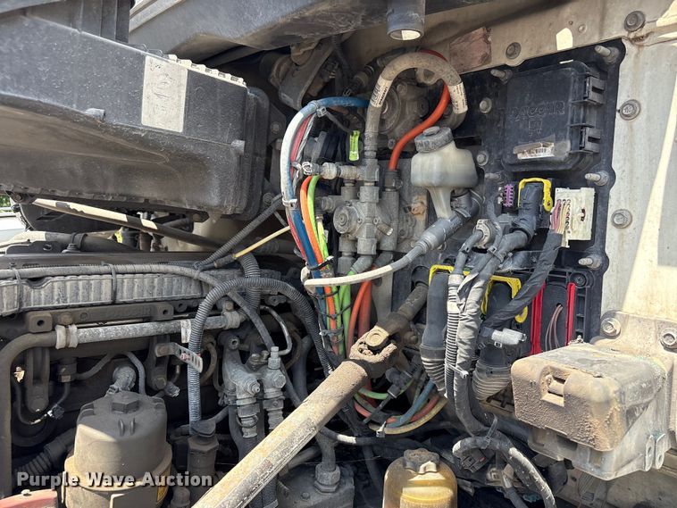 image for item EF1312 2016 Kenworth T680 semi truck