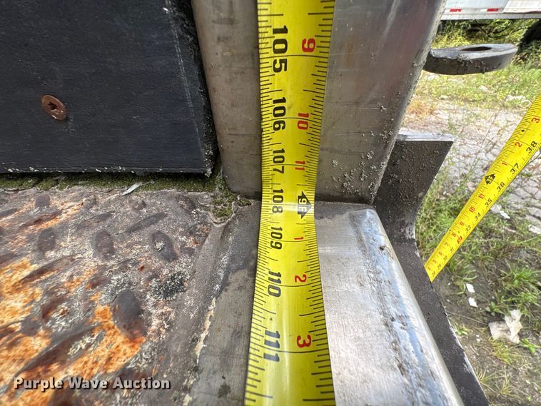 image for item EF1314 1999 Utility Trailer Manufacturer dry van trailer