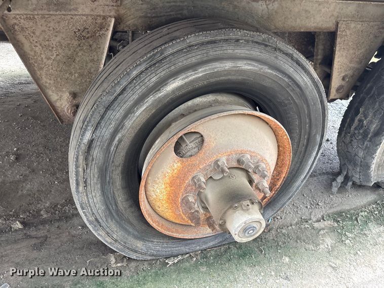 image for item EF1314 1999 Utility Trailer Manufacturer dry van trailer