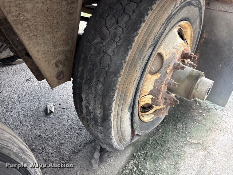 image for item EF1314 1999 Utility Trailer Manufacturer dry van trailer