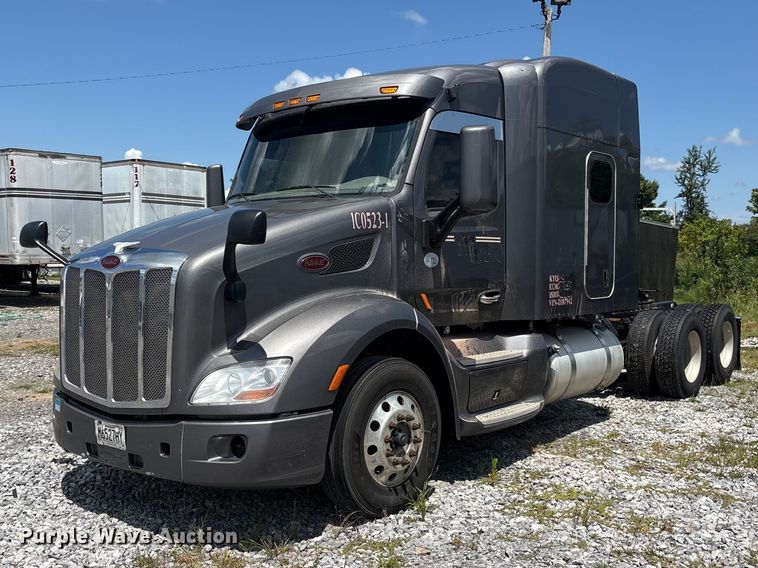 2017 Peterbilt 579 semi truck