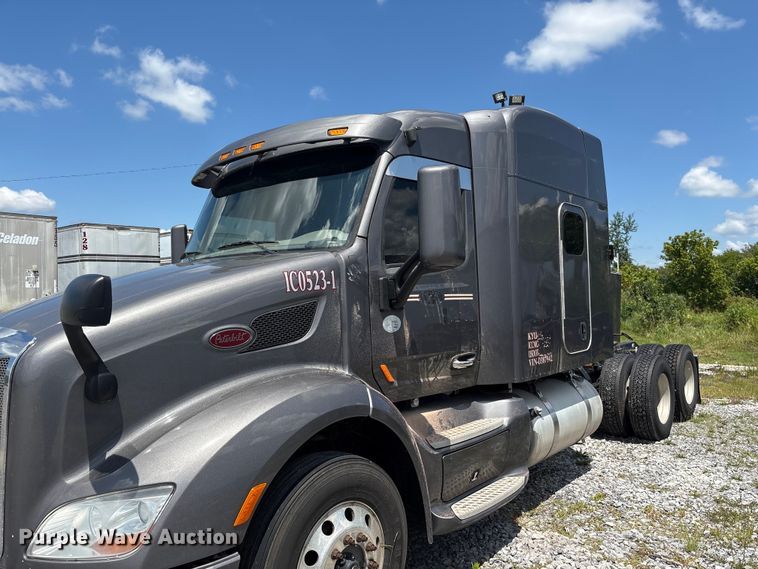 image for item EF1317 2017 Peterbilt 579 semi truck