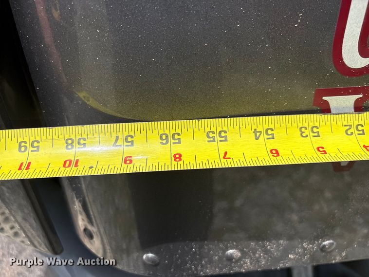 image for item EF1317 2017 Peterbilt 579 semi truck