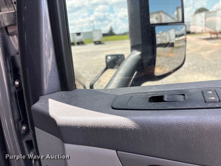 image for item EF1317 2017 Peterbilt 579 semi truck