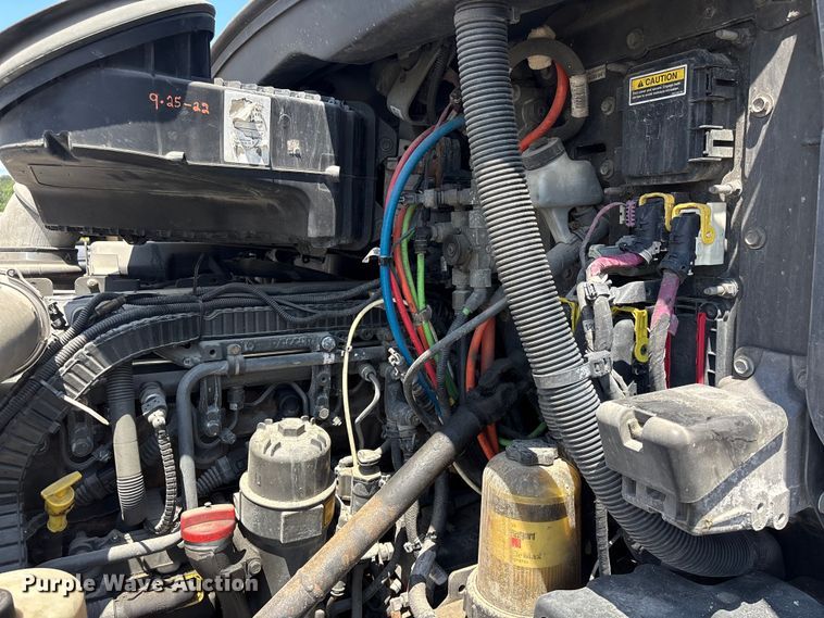 image for item EF1317 2017 Peterbilt 579 semi truck