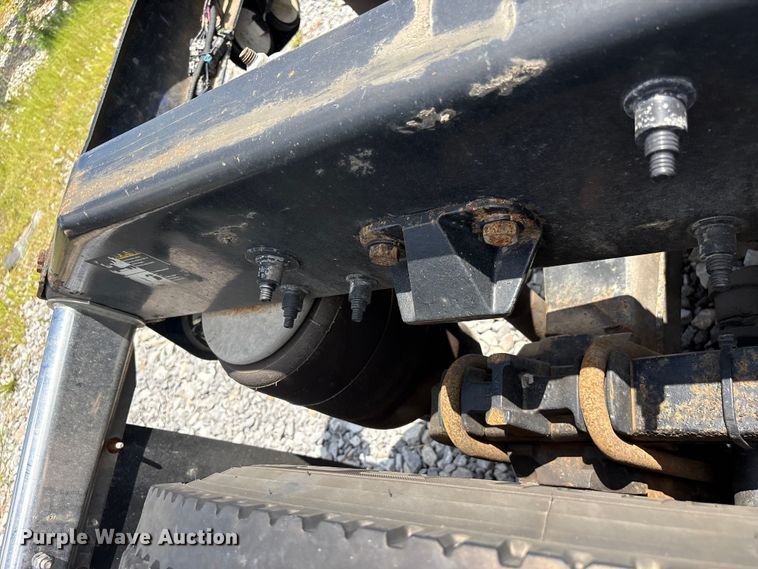 image for item EF1317 2017 Peterbilt 579 semi truck