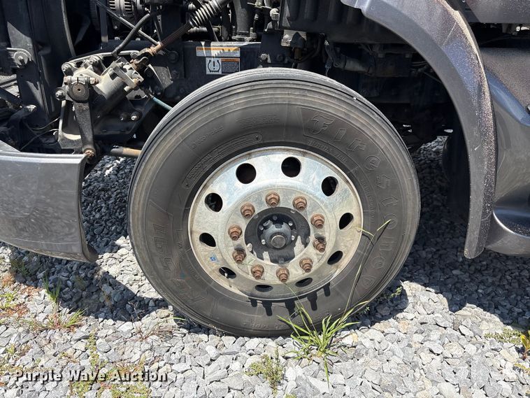 image for item EF1317 2017 Peterbilt 579 semi truck