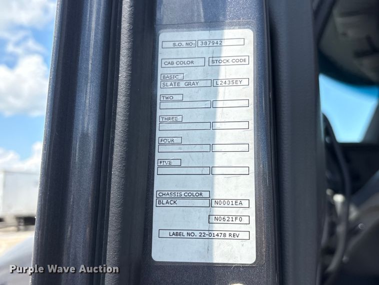image for item EF1317 2017 Peterbilt 579 semi truck
