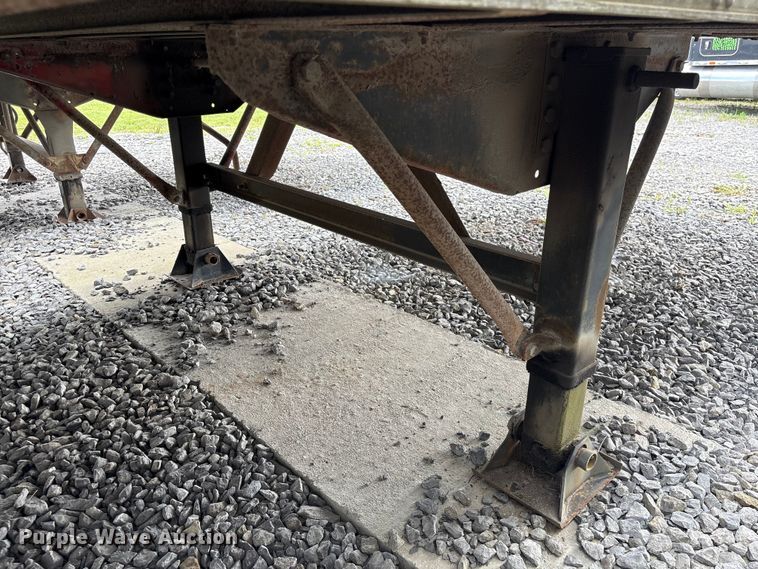 image for item EF1318 1999 Trailer Mobile dry van trailer