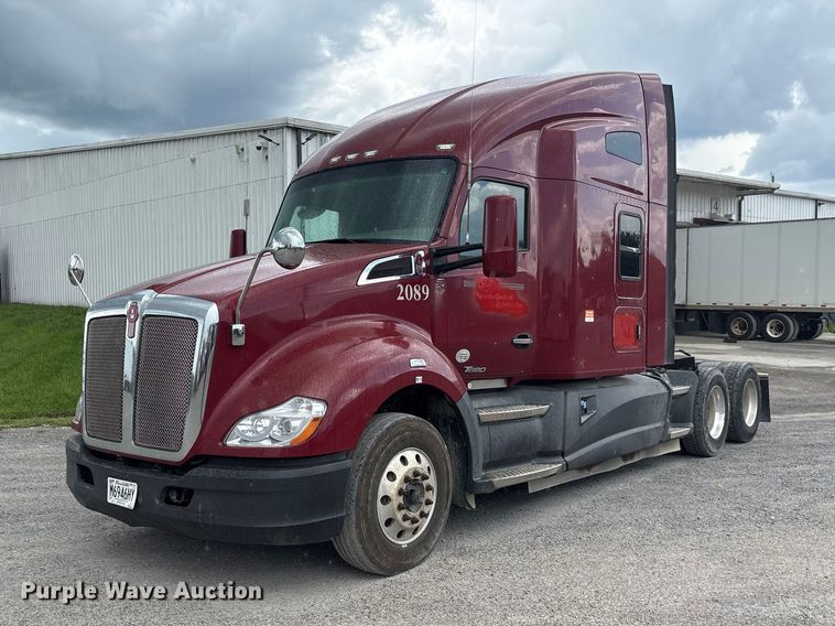 2015 Kenworth T680 semi truck