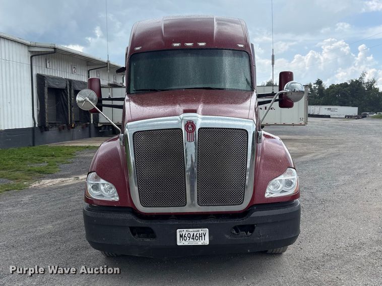 image for item EF1319 2015 Kenworth T680 semi truck