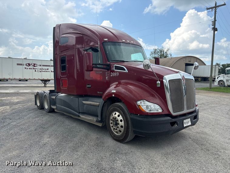 image for item EF1319 2015 Kenworth T680 semi truck