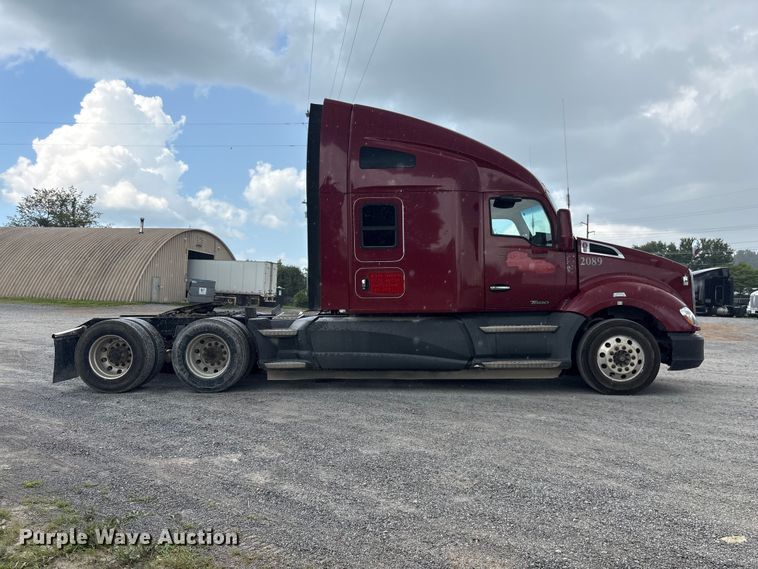 image for item EF1319 2015 Kenworth T680 semi truck