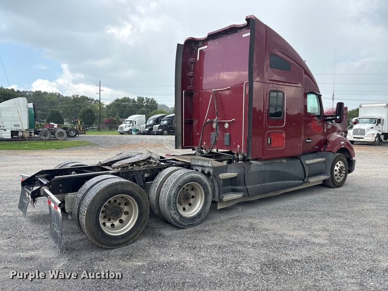image for item EF1319 2015 Kenworth T680 semi truck