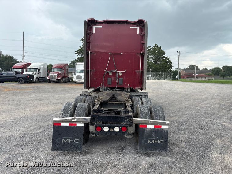 image for item EF1319 2015 Kenworth T680 semi truck