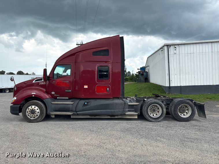 image for item EF1319 2015 Kenworth T680 semi truck